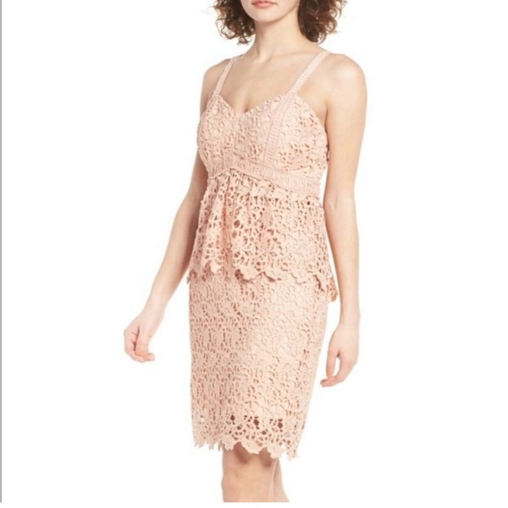 J.O.A Los Angeles Ruffle Lace Body con Blush color Dress. Size Small.